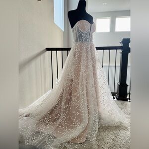 🆕 Wedding dress in shimmering ivory lace + pinky nude lining size 8